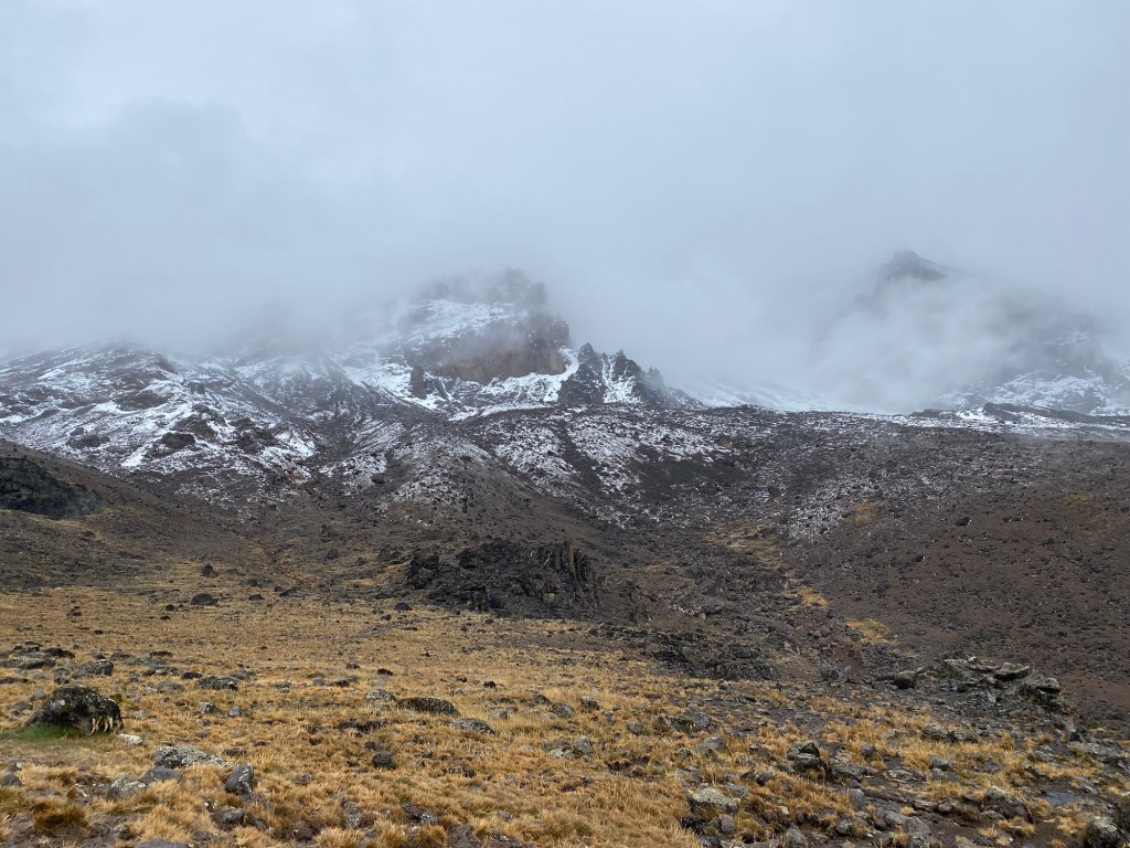 沒爬過百岳的我，去了非洲的吉力馬札羅 <Day4:最崩潰的一天>